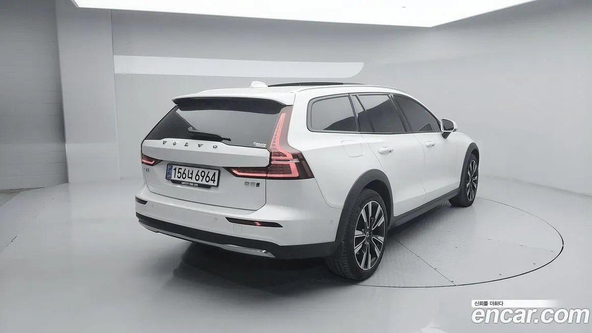 Volvo V60 2024 из KR, фото 3
