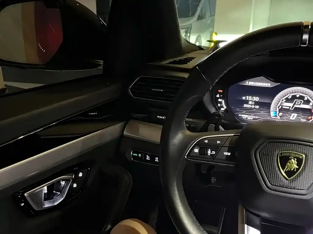 Lamborghini Urus 2021 из CN, фото 3