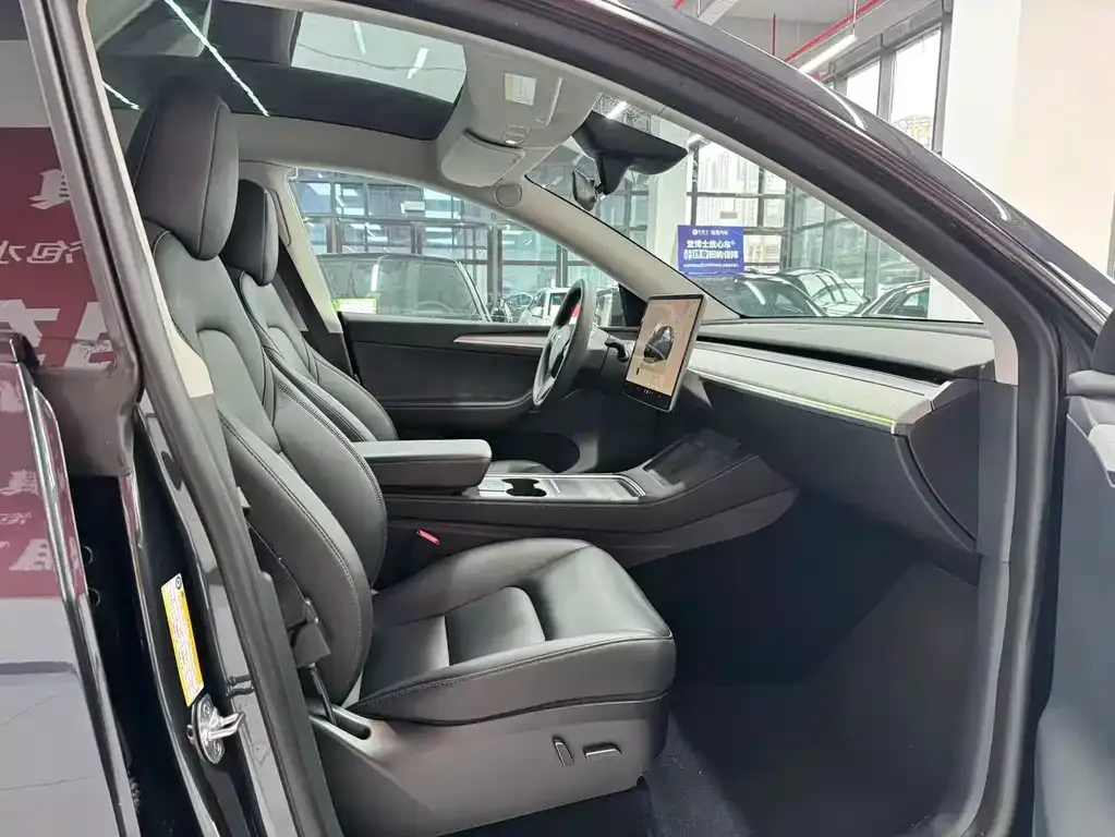 Tesla Model Y — фото 4