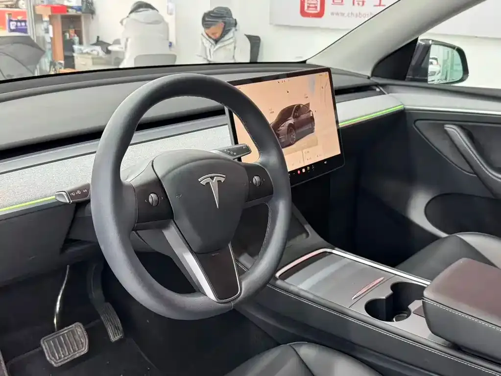 Tesla Model Y — фото 6