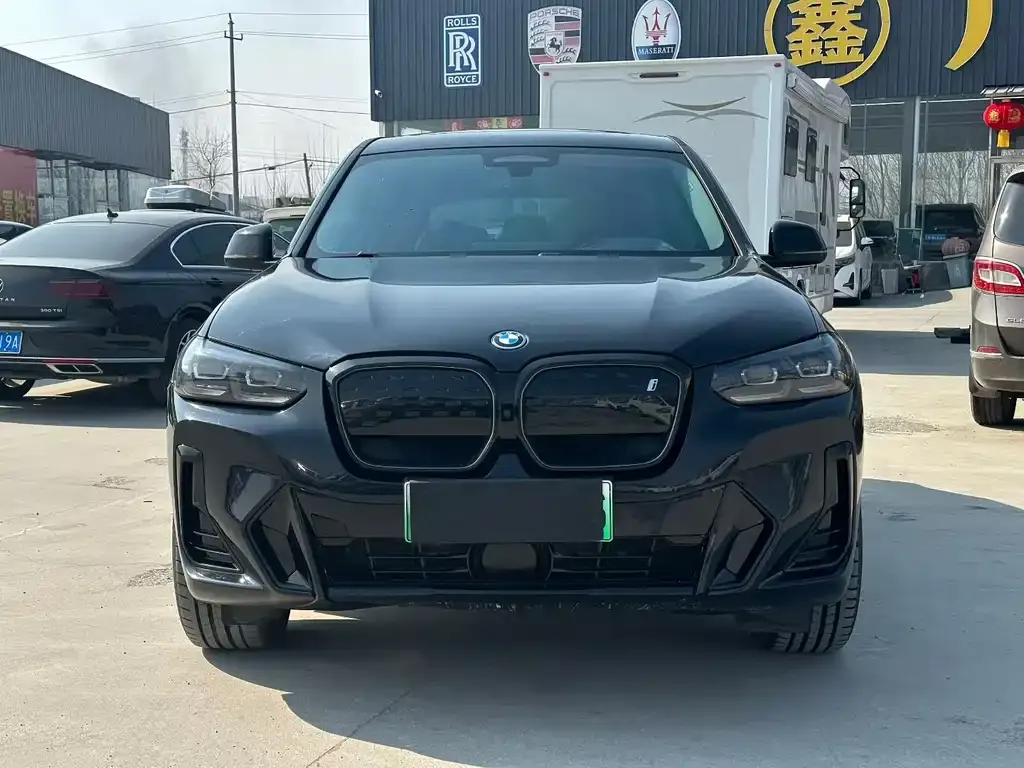 BMW iX3 — фото 1