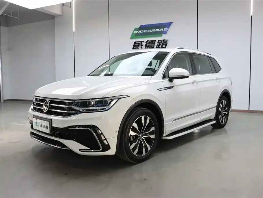 Volkswagen Tiguan L — фото 1