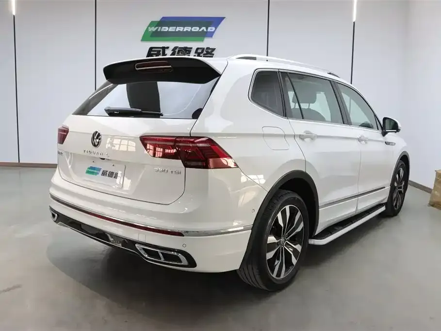 Volkswagen Tiguan L — фото 4