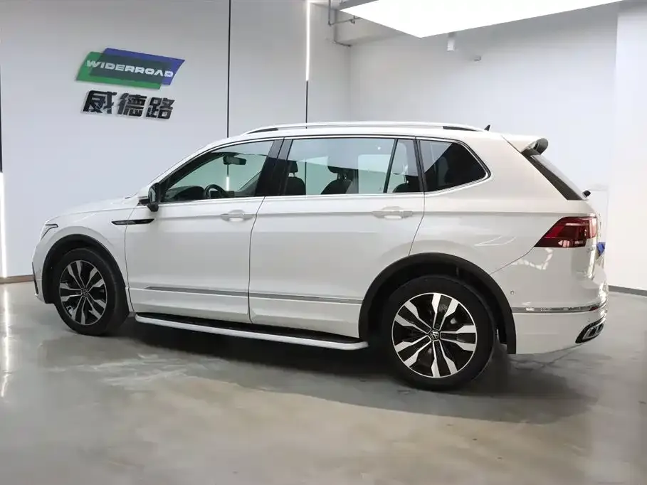 Volkswagen Tiguan L — фото 7