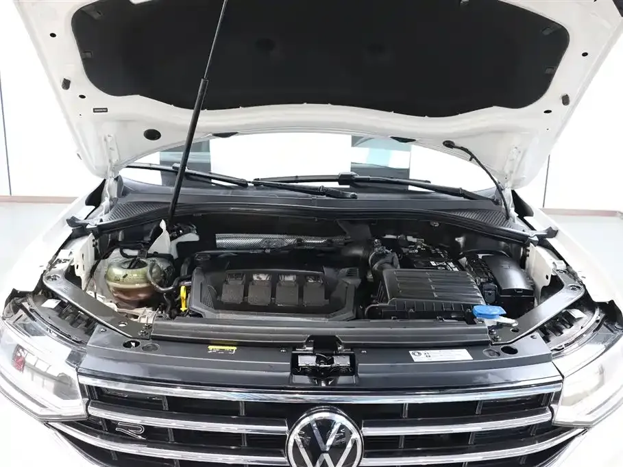 Volkswagen Tiguan L — фото 9