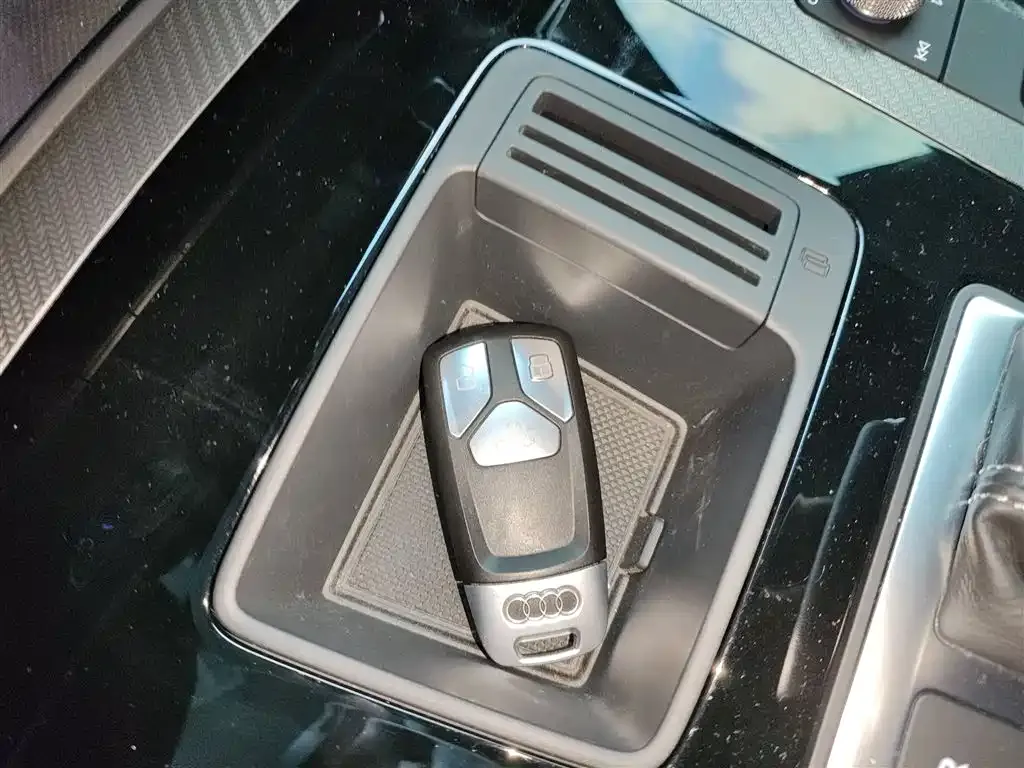 Audi Q5L 2021 из CN, фото 4