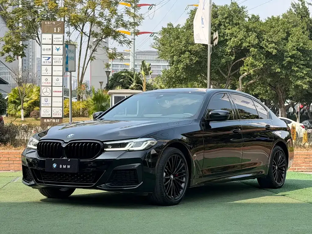 BMW 5 Series — фото 1