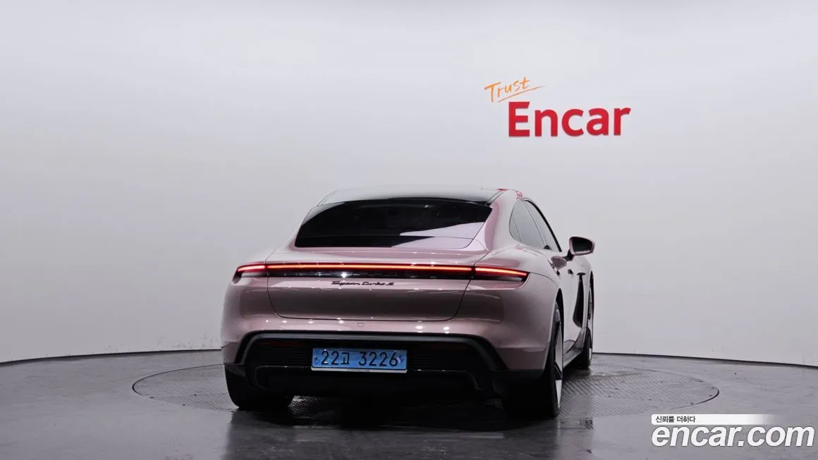 Porsche Taycan 2022 из KR, фото 2