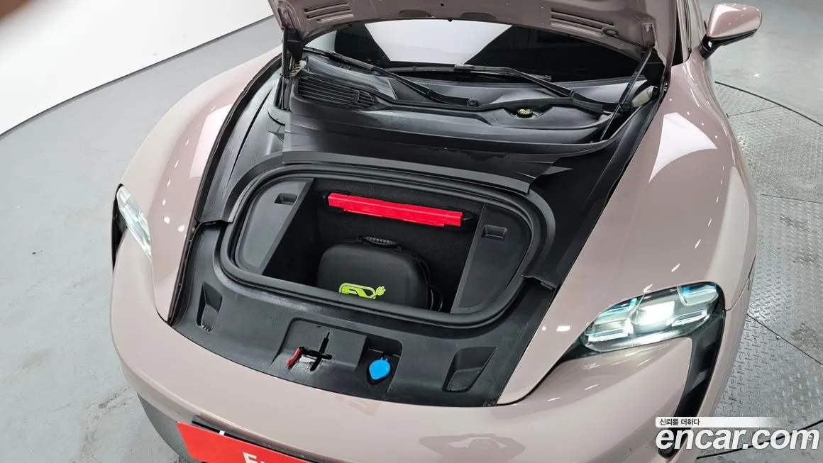 Porsche Taycan 2022 из KR, фото 8