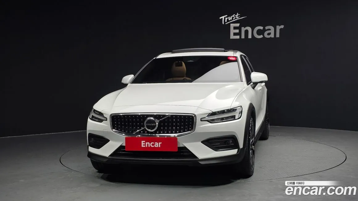 Volvo V60 2023 из KR, фото 2