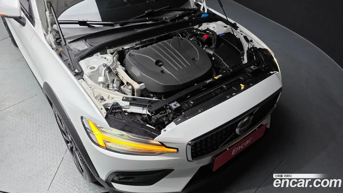 Volvo V60 2023 из KR, фото 8