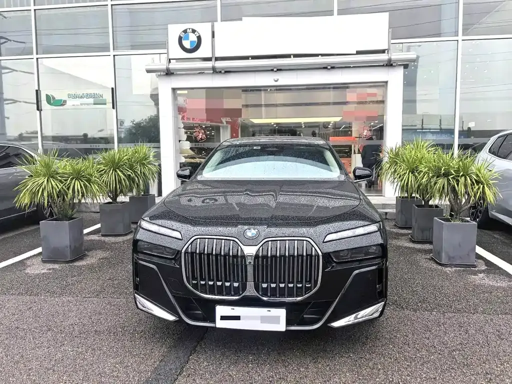 BMW 7 Series — фото 10