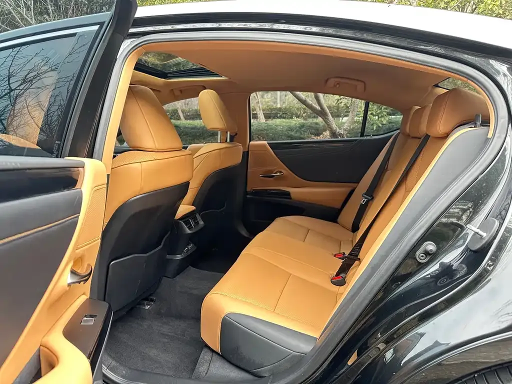 Lexus ES 2021 из CN, фото 2