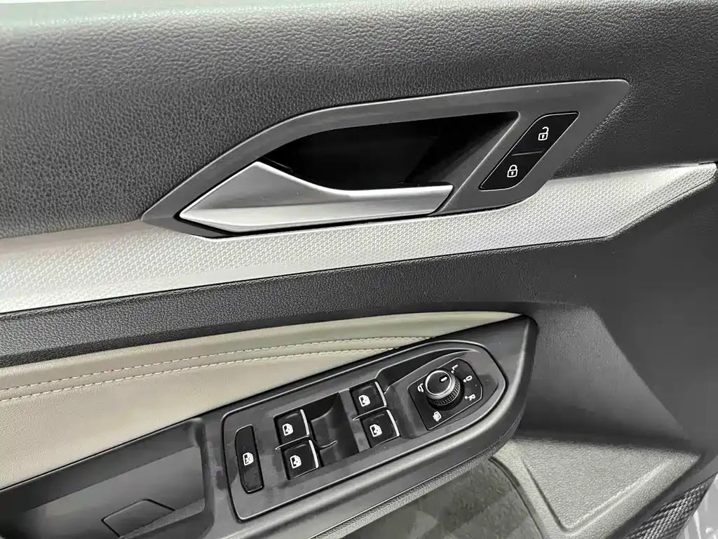 Volkswagen Golf 2022 из CN, фото 8
