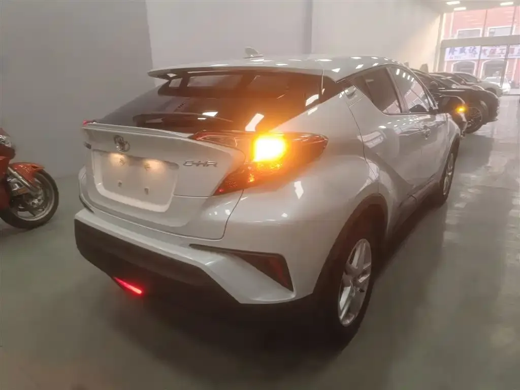 Toyota C-HR 2023 из CN, фото 7