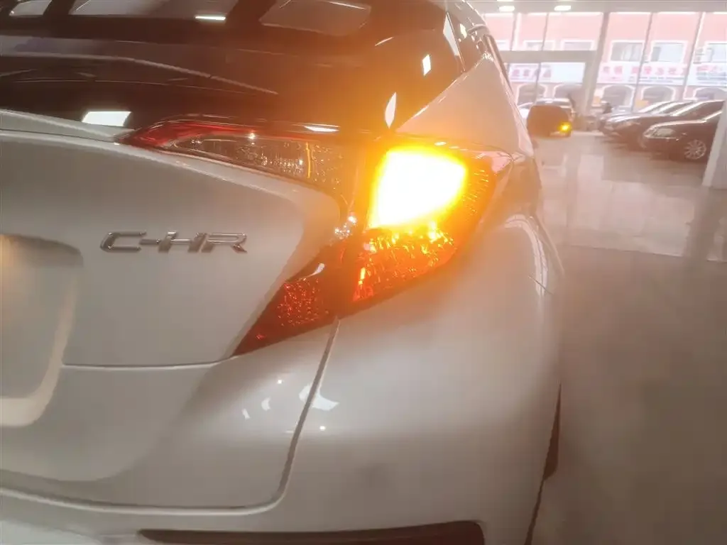 Toyota C-HR 2023 из CN, фото 2