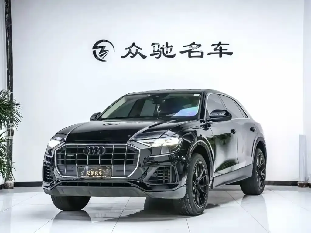 Audi Q8 — фото 1