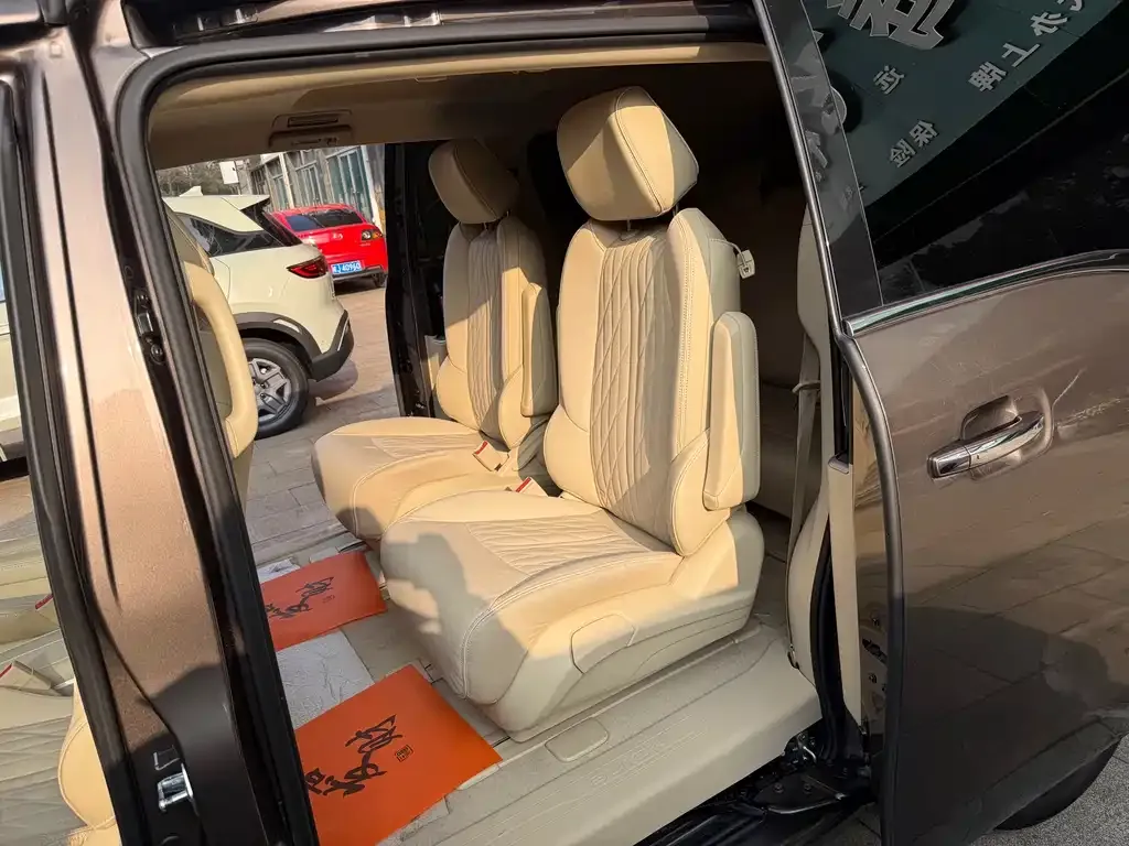 Buick GL8 2023 из CN, фото 9