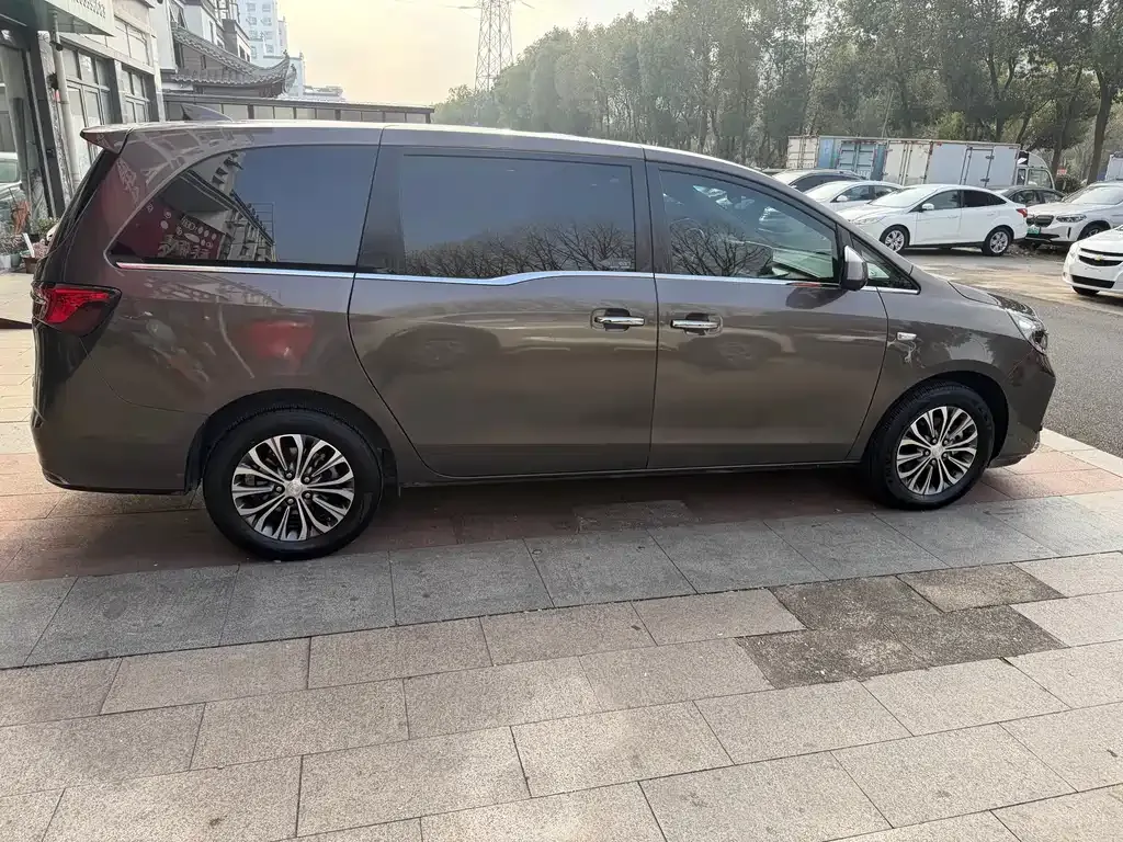 Buick GL8 2023 из CN, фото 3