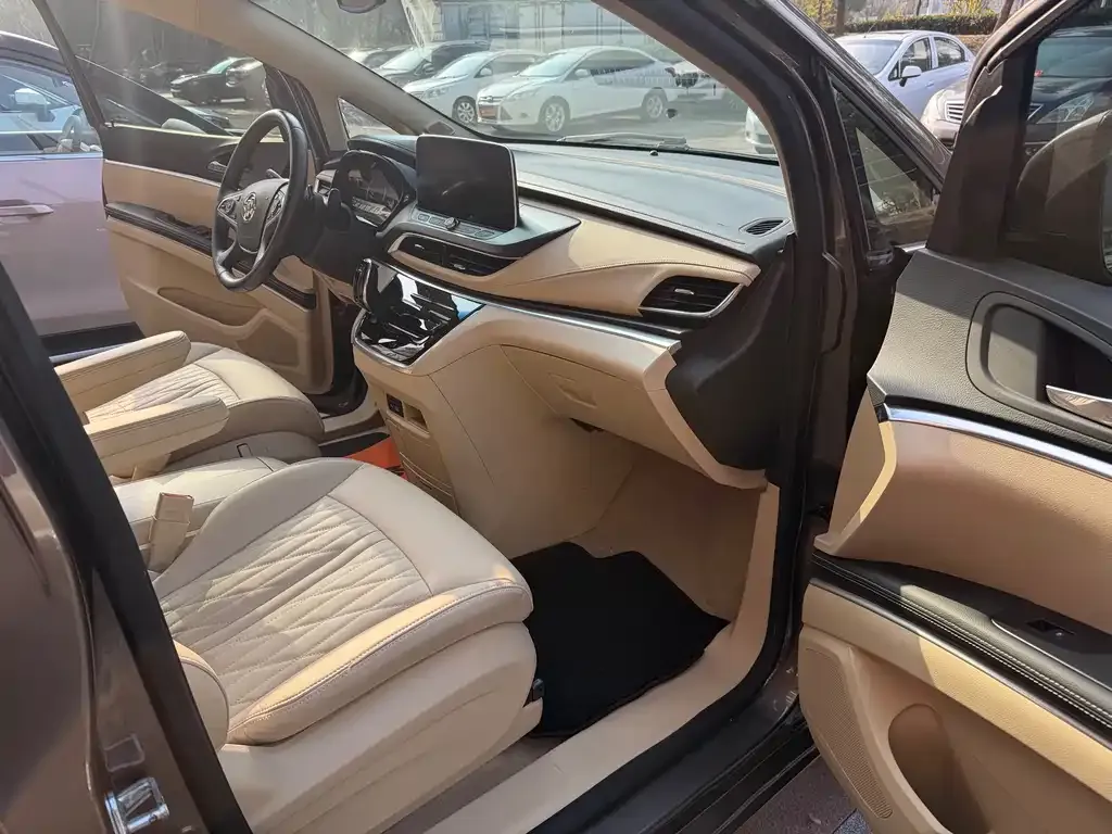 Buick GL8 2023 из CN, фото 8