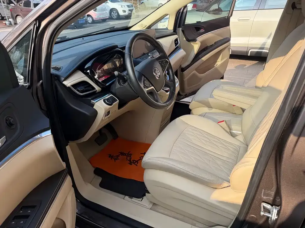 Buick GL8 2023 из CN, фото 2