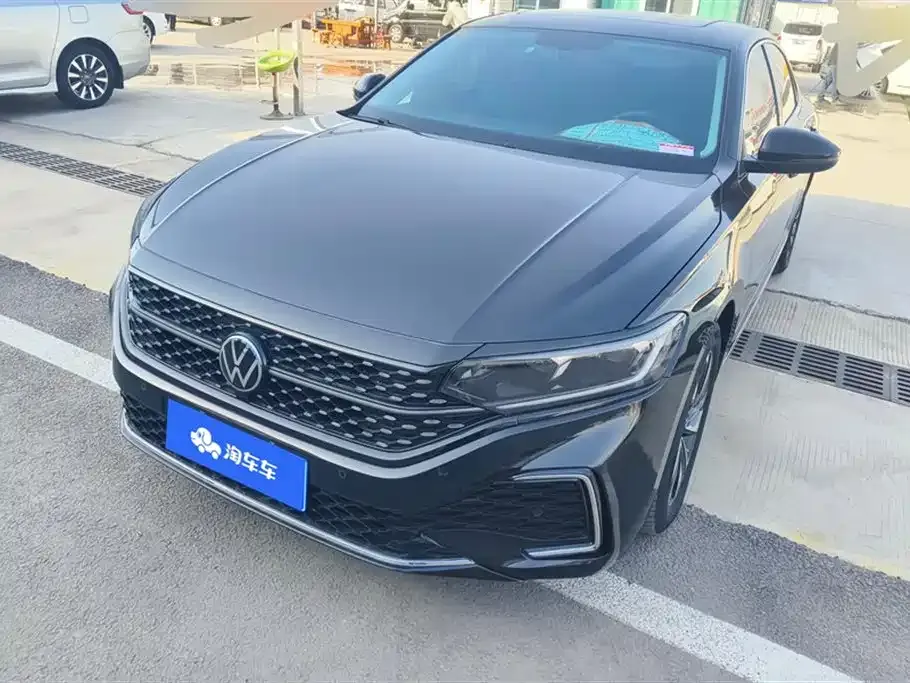 Volkswagen Passat — фото 1