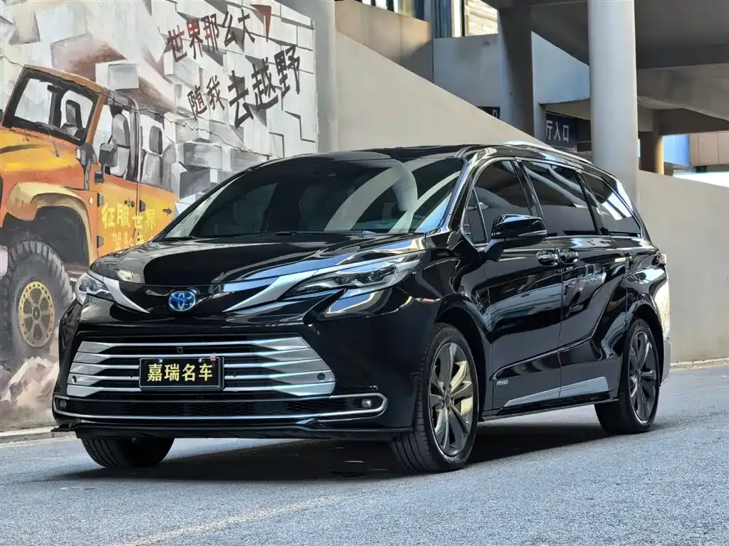 Toyota Sienna 2023 из CN, фото 1