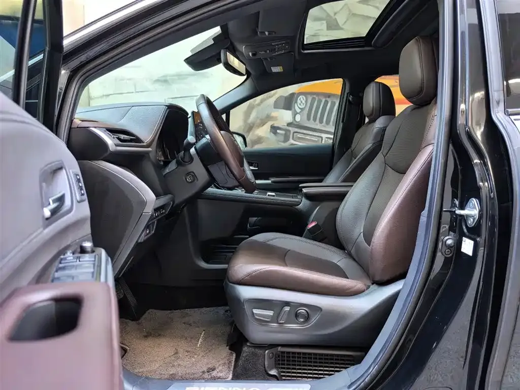 Toyota Sienna 2023 из CN, фото 6