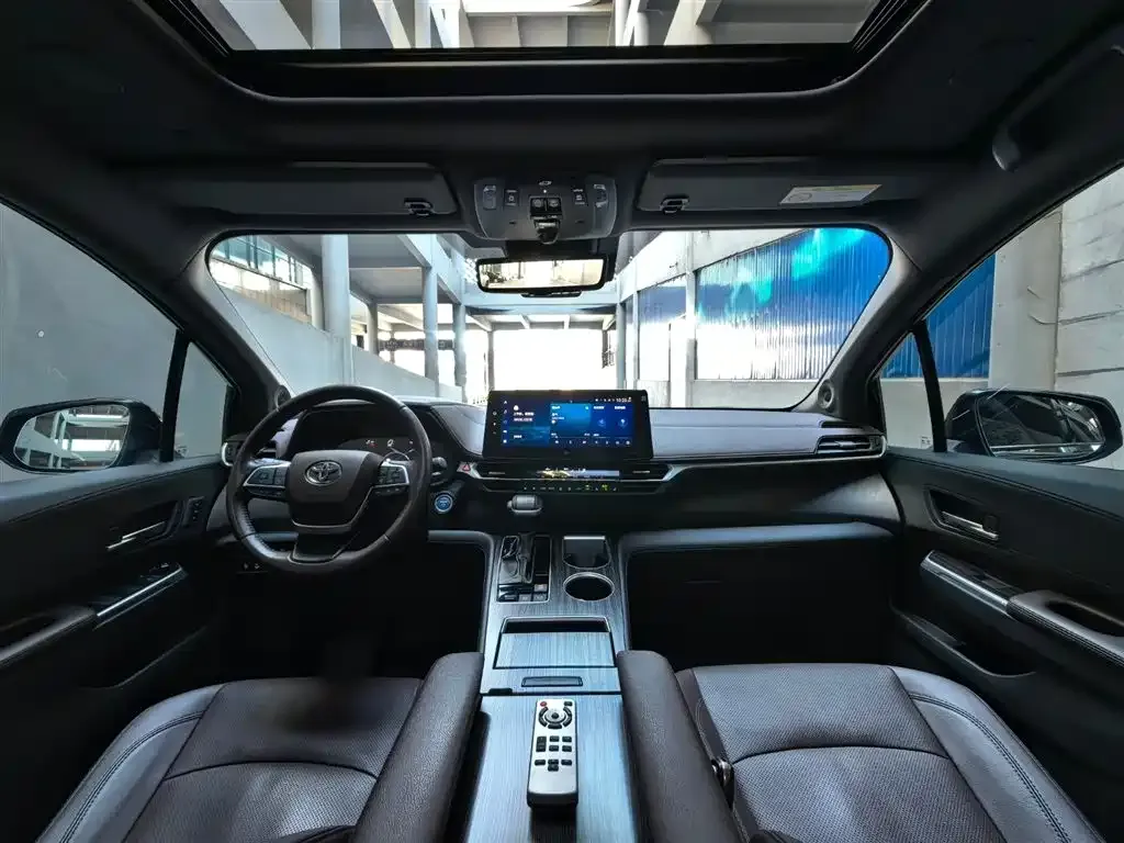 Toyota Sienna 2023 из CN, фото 5