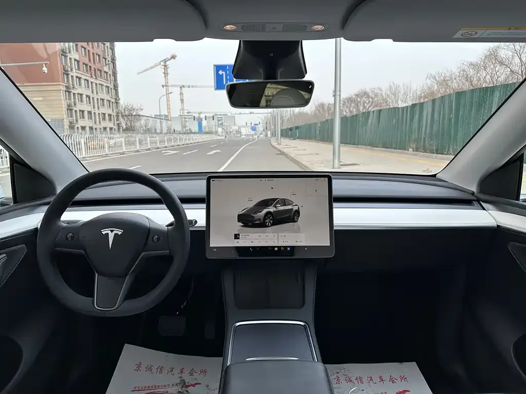 Tesla Model Y — фото 4