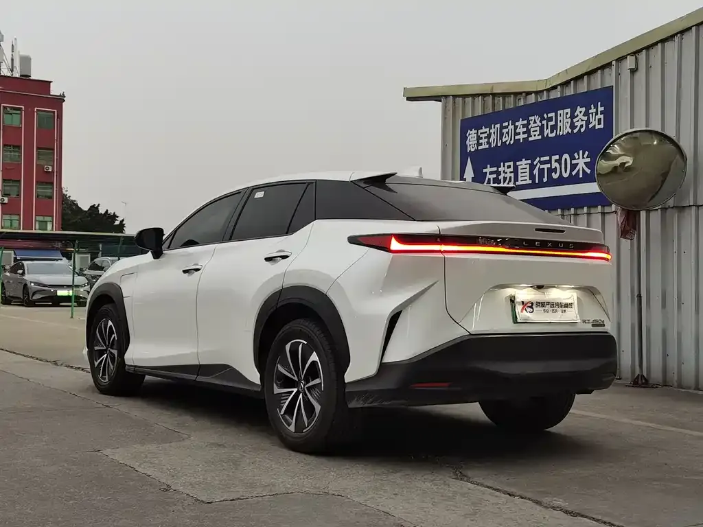 Lexus RZ — фото 6