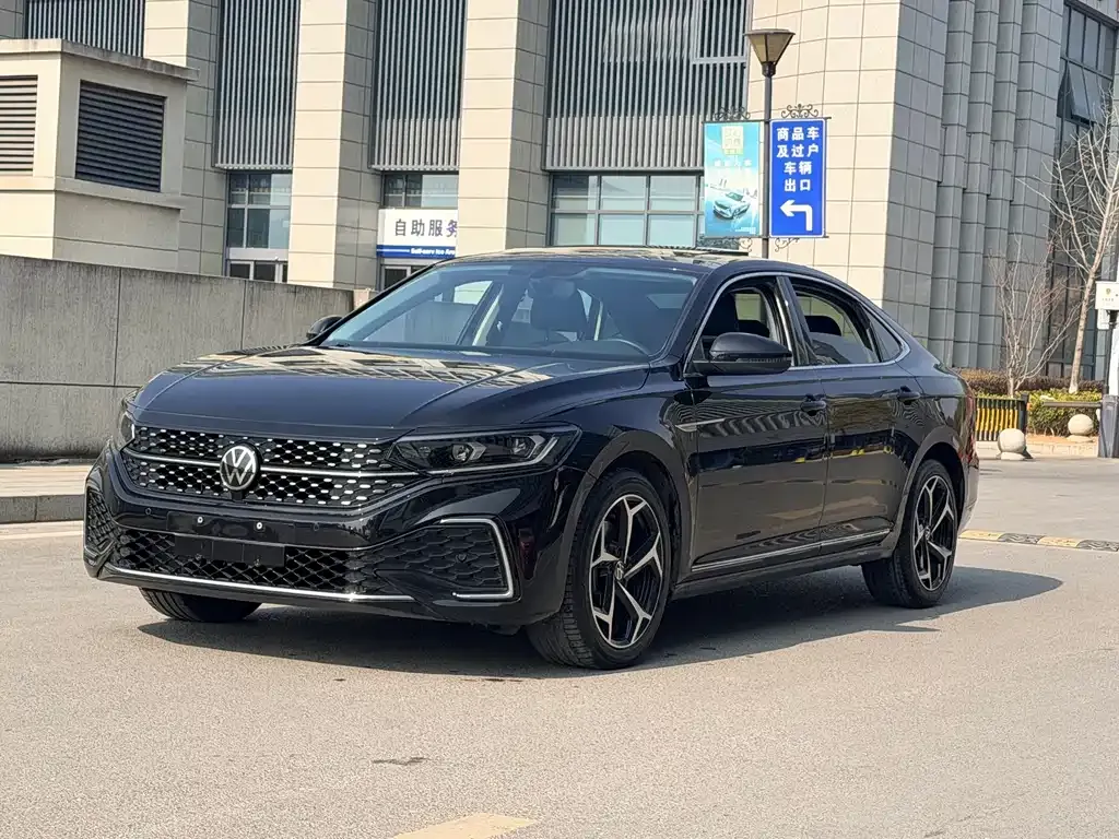 Volkswagen Passat 2023 из CN, фото 1