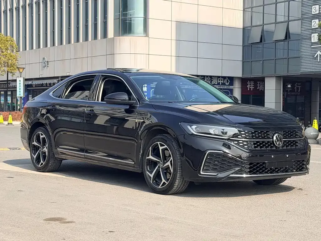 Volkswagen Passat 2023 из CN, фото 3