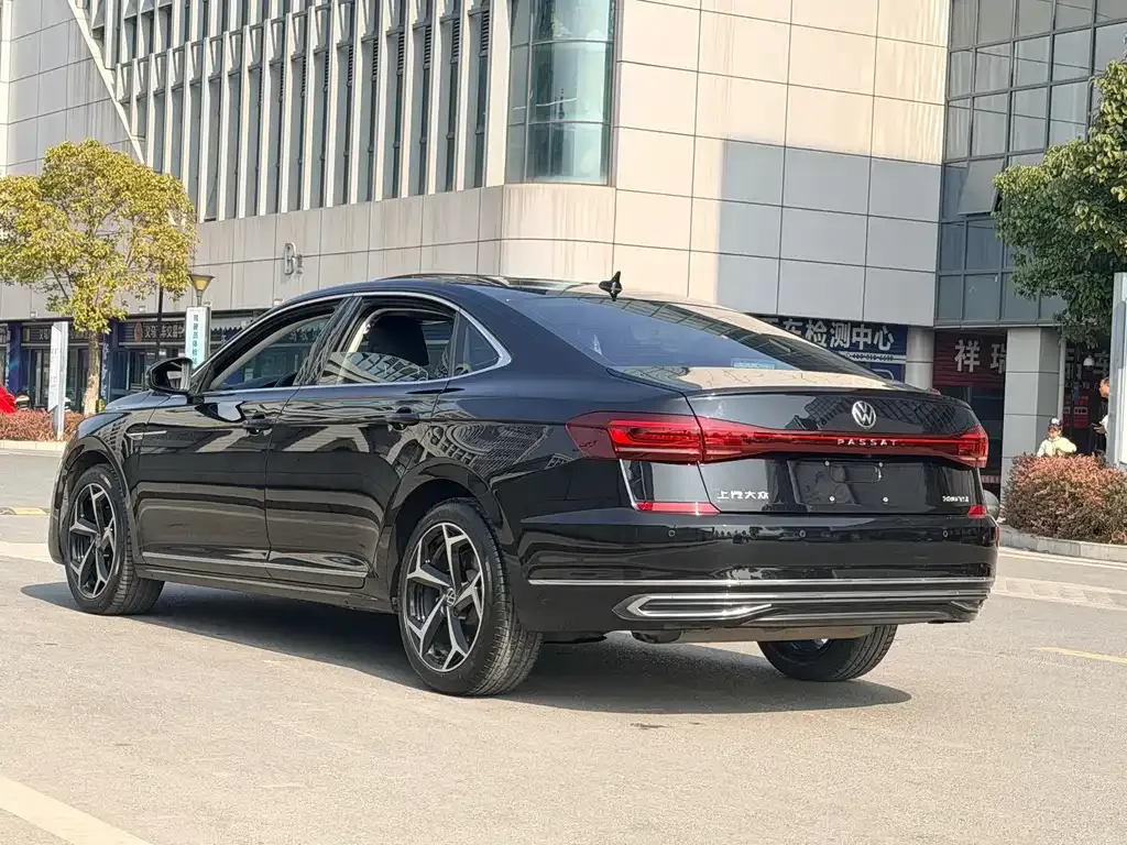 Volkswagen Passat 2023 из CN, фото 9