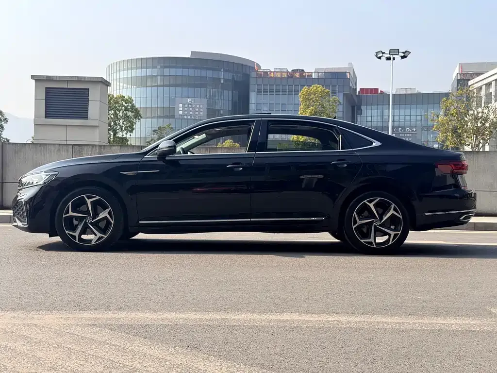 Volkswagen Passat 2023 из CN, фото 4