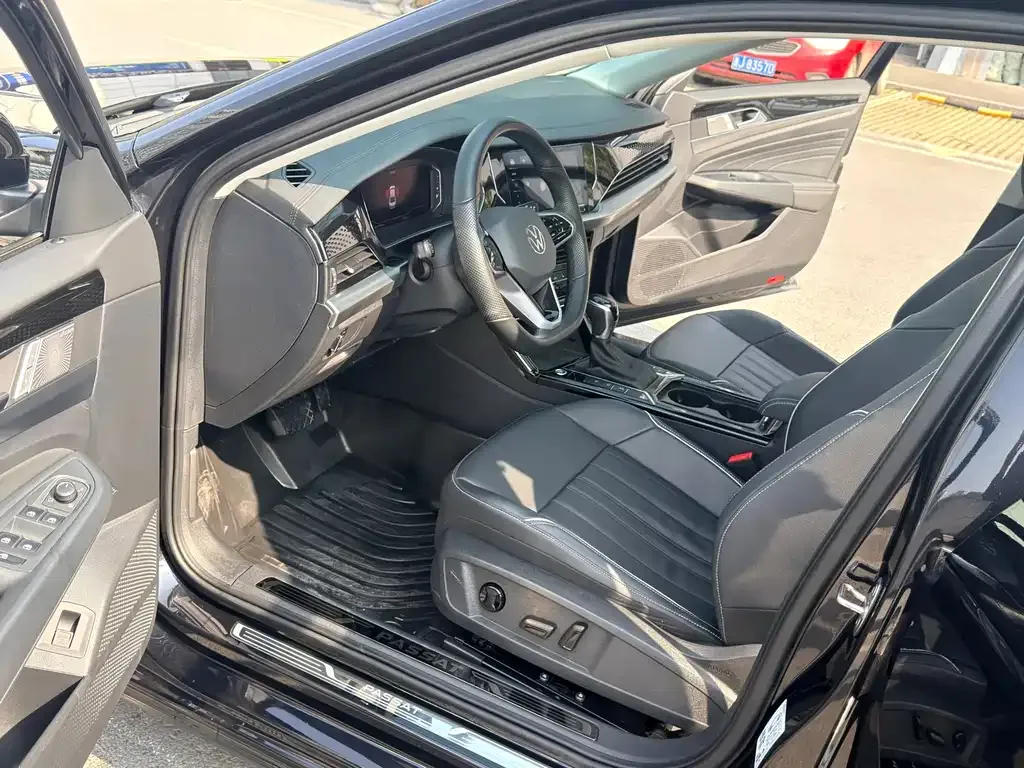 Volkswagen Passat 2023 из CN, фото 7