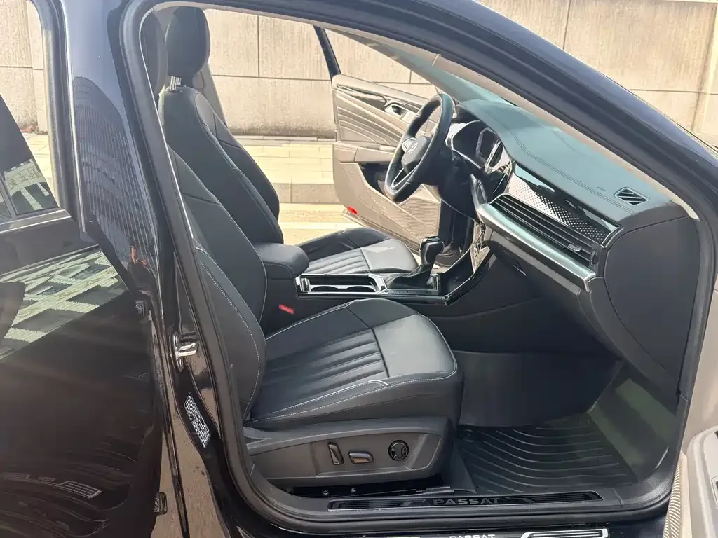 Volkswagen Passat 2023 из CN, фото 2