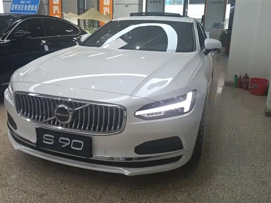 Volvo S90 — фото 1
