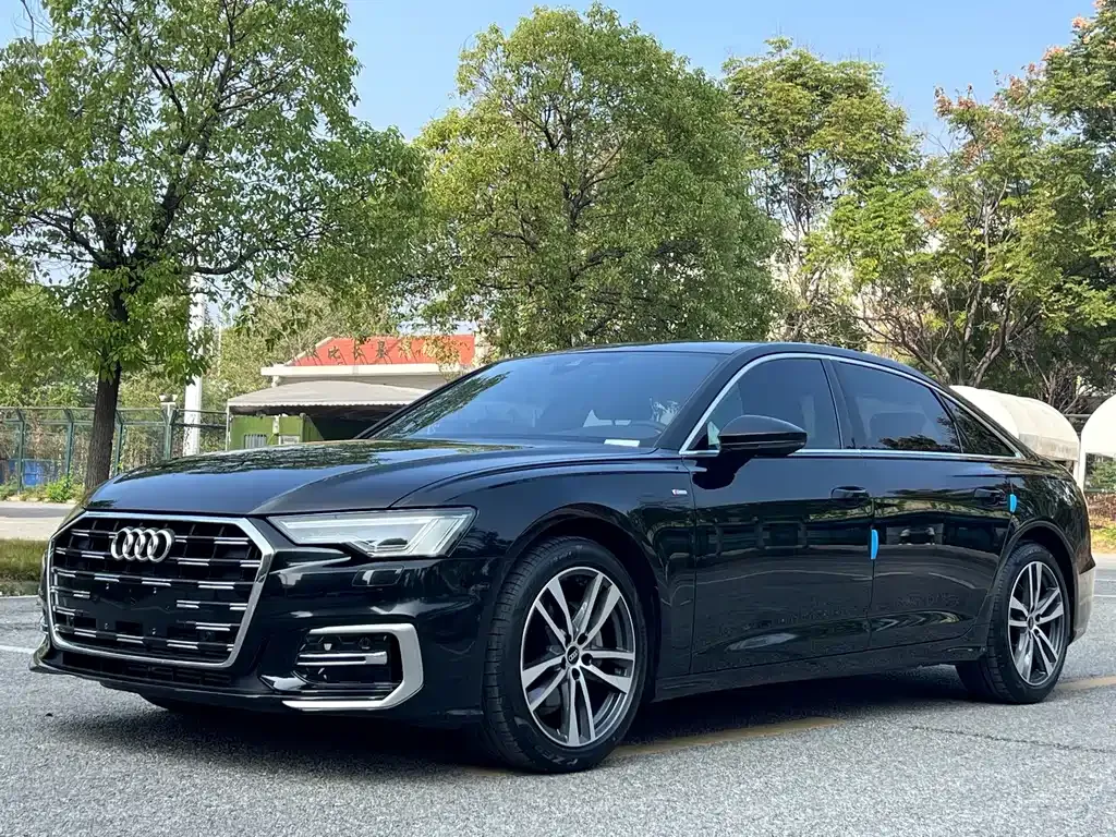 Audi A6L — фото 1