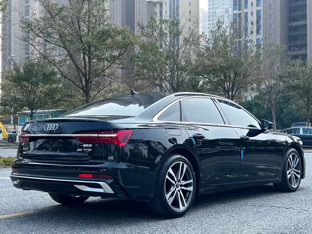 Audi A6L — фото 7