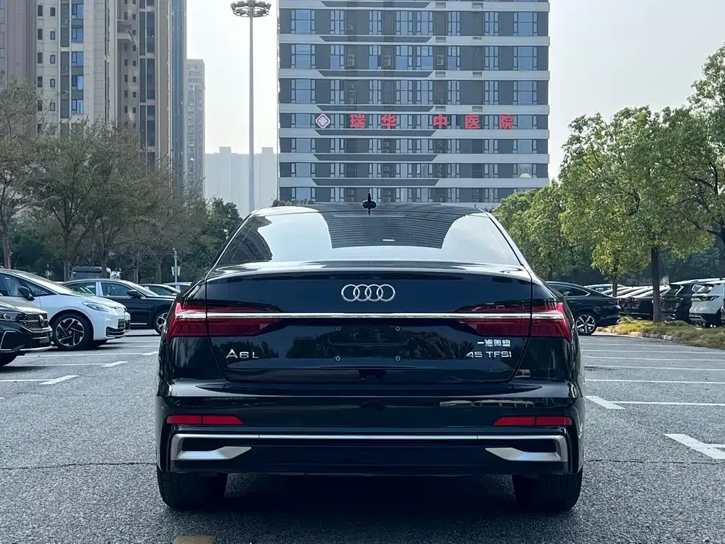Audi A6L — фото 9
