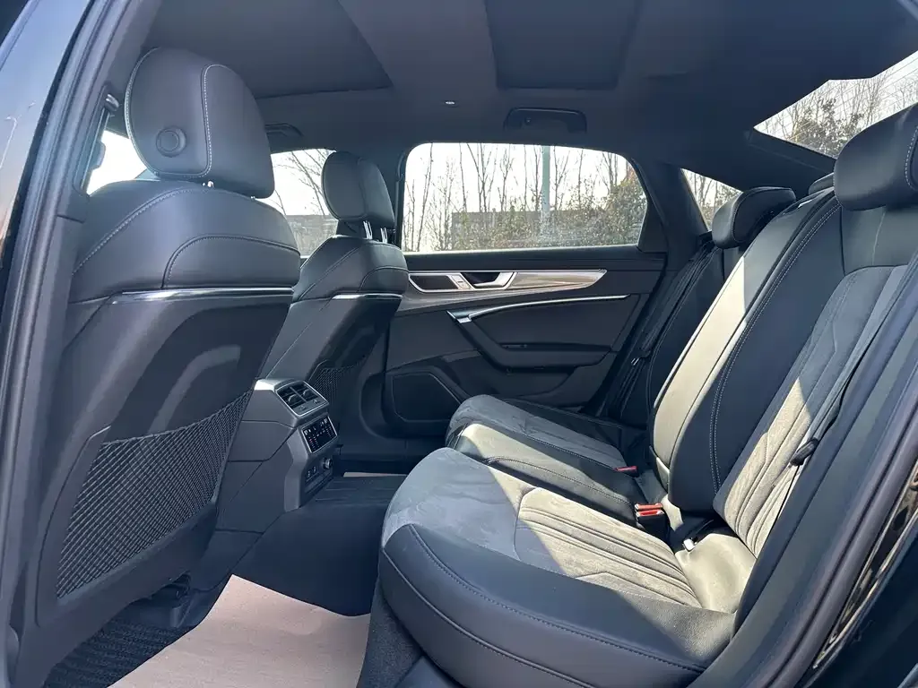 Audi A6L 2024 из CN, фото 6
