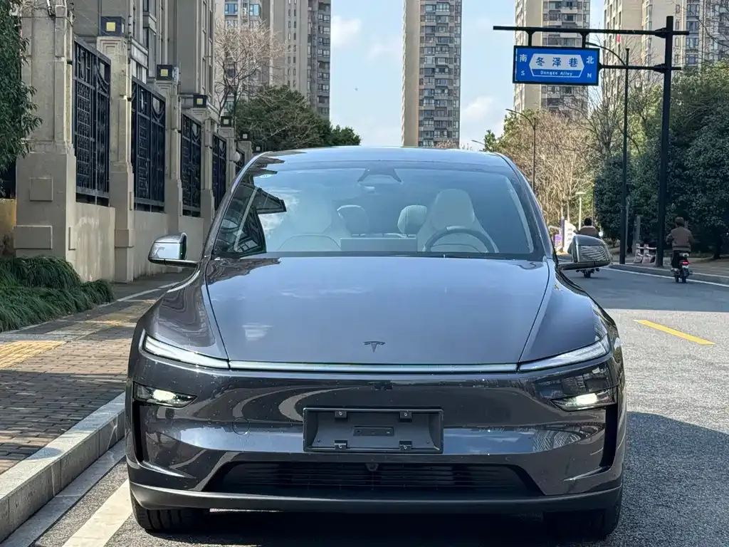 Tesla Model Y L — фото 7