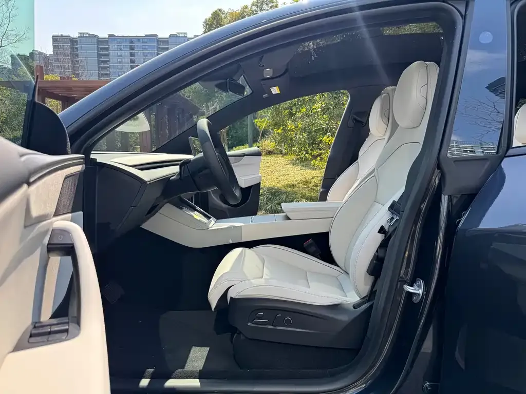 Tesla Model Y L — фото 8