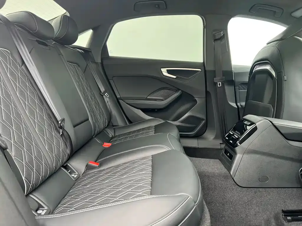 Audi A5L 2025 из CN, фото 7