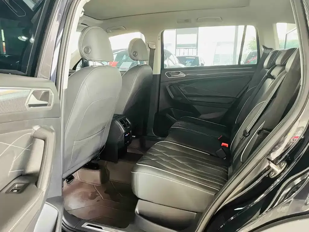 Volkswagen Tiguan L 2022 из CN, фото 4