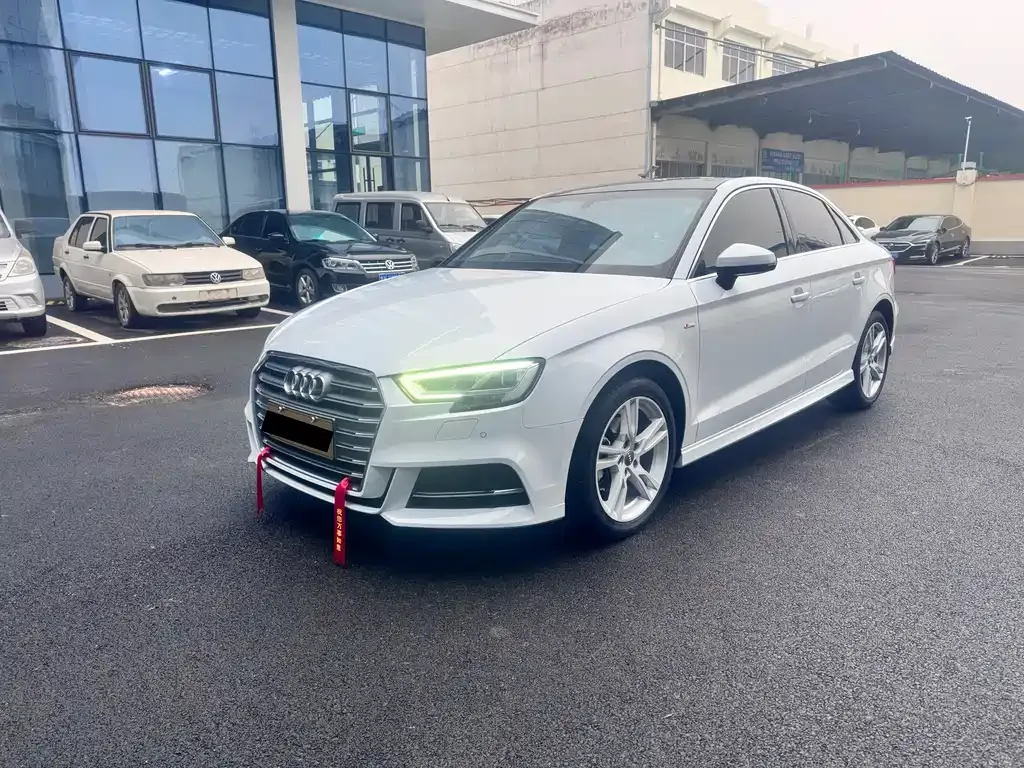 Audi A3 — фото 1