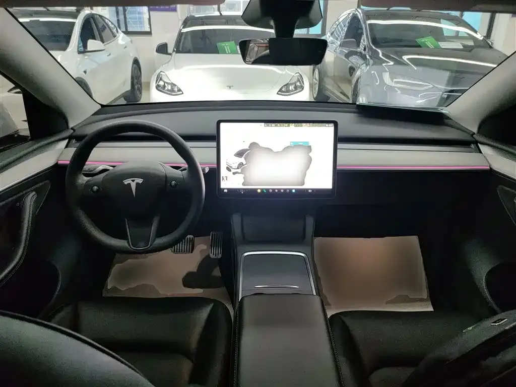 Tesla Model Y — фото 10
