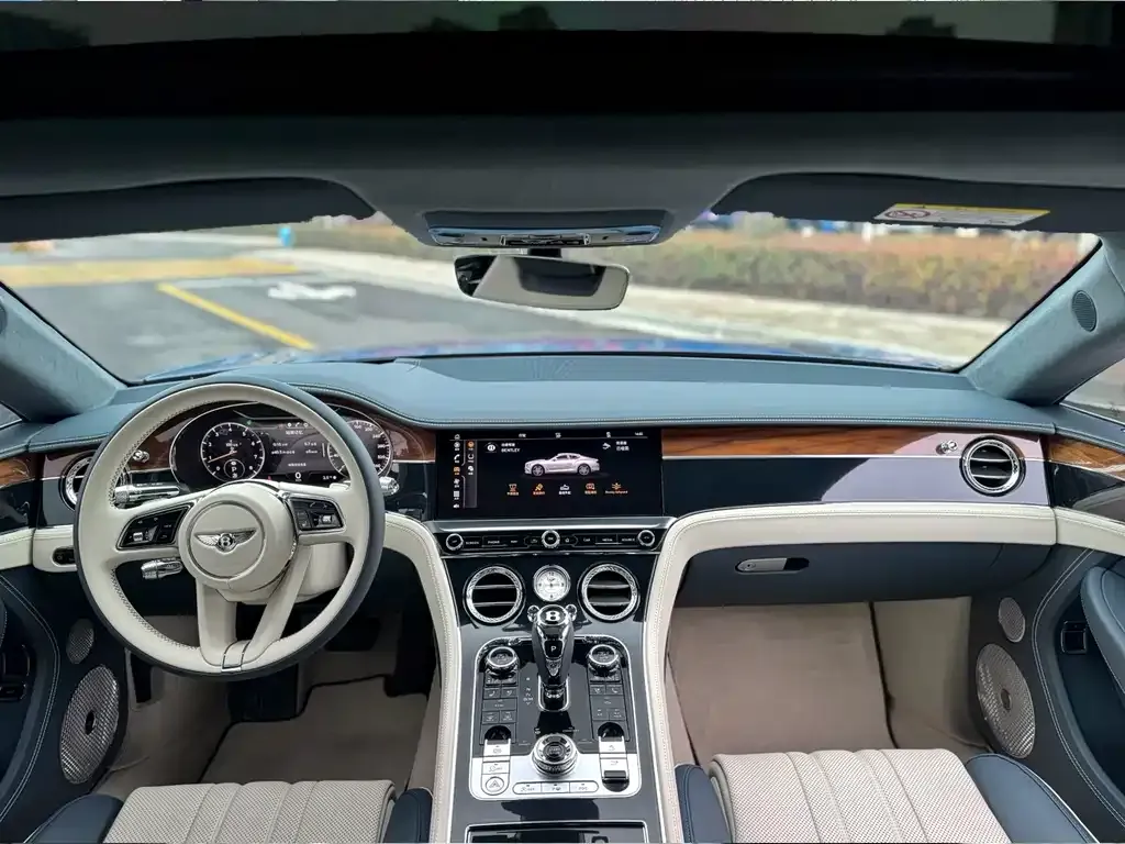 Bentley Continental 2024 из CN, фото 4