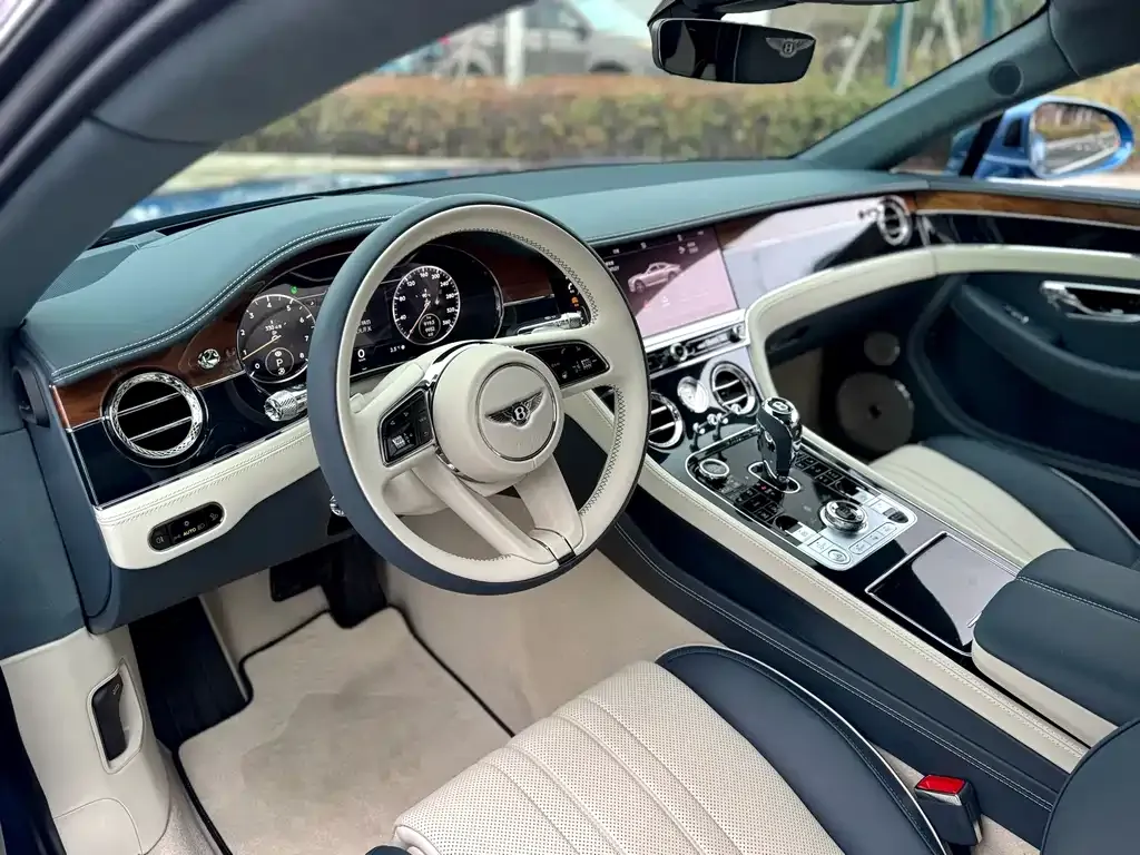 Bentley Continental 2024 из CN, фото 5